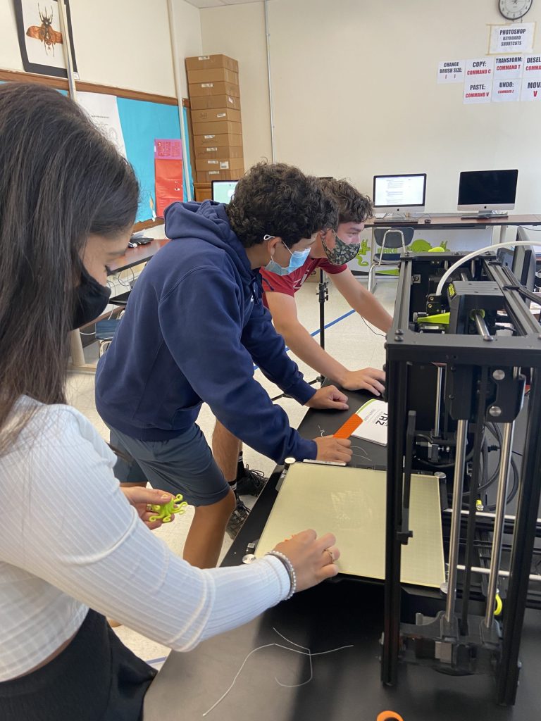 Manhasset students use new technology in the classroom