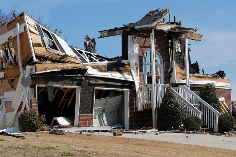 Sell or Restore: What to Do With a Damaged House