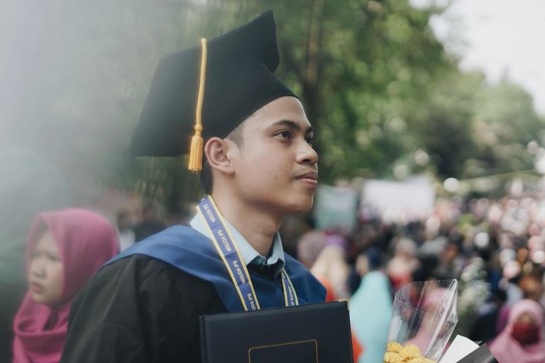 9 Benefits of Taking Business in College