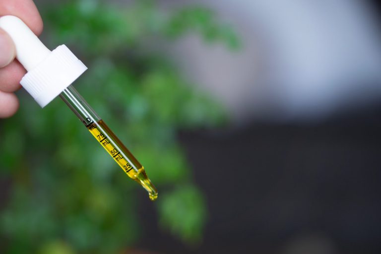 What Can CBD Oil Help You with, and How Can You Use It?