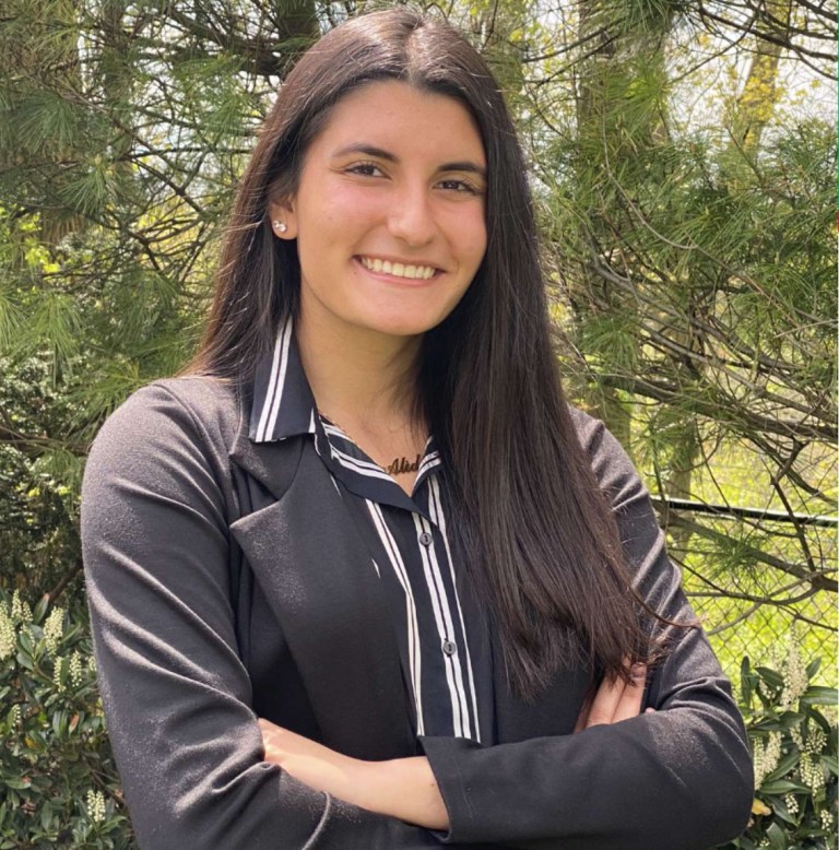 Roslyn senior Alida Pahlevan awarded Heisman scholarship