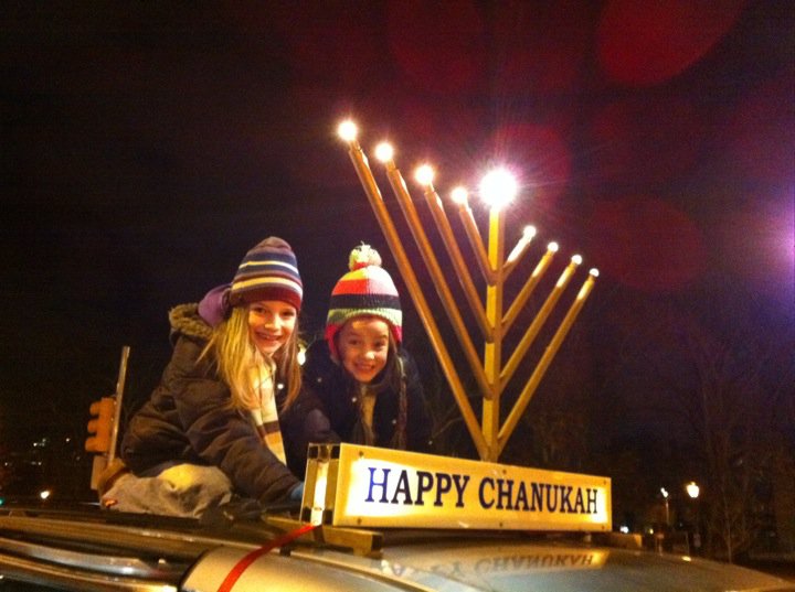 30 Menorah-topped cars to parade through Manhasset