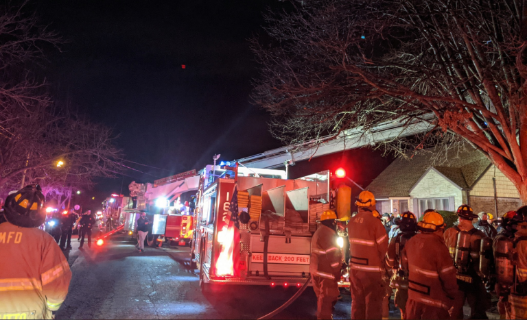 Fire breaks out of Mineola residential roof: police