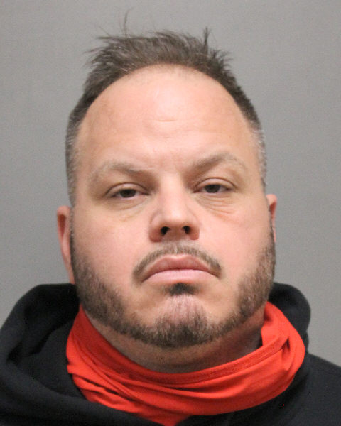 Man arrested for credit card theft in Old Westbury, Old Brookville