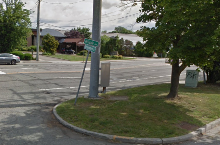 1 dead, 1 seriously injured in New Hyde Park car crash