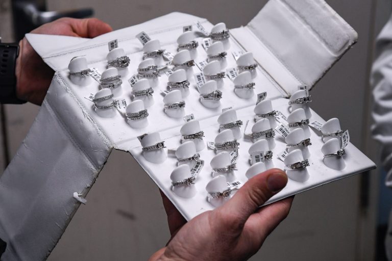 LIRR conductor returns $107K in rings to Roslyn jeweler LIRR conductor returns $107K in rings to Roslyn jeweler