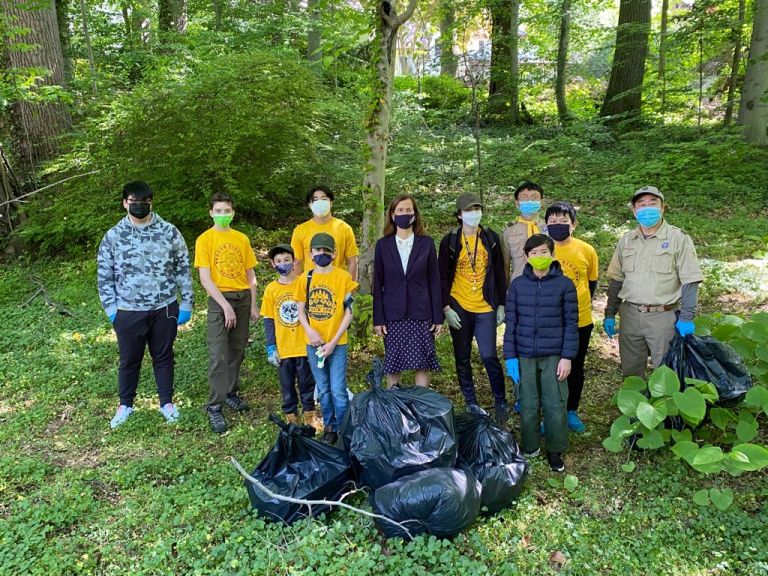 Great Neck Troop 10 aids Legislator Birnbaum’s Earth Day cleanup