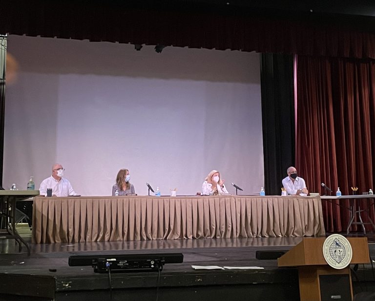 Roslyn school district to require masks