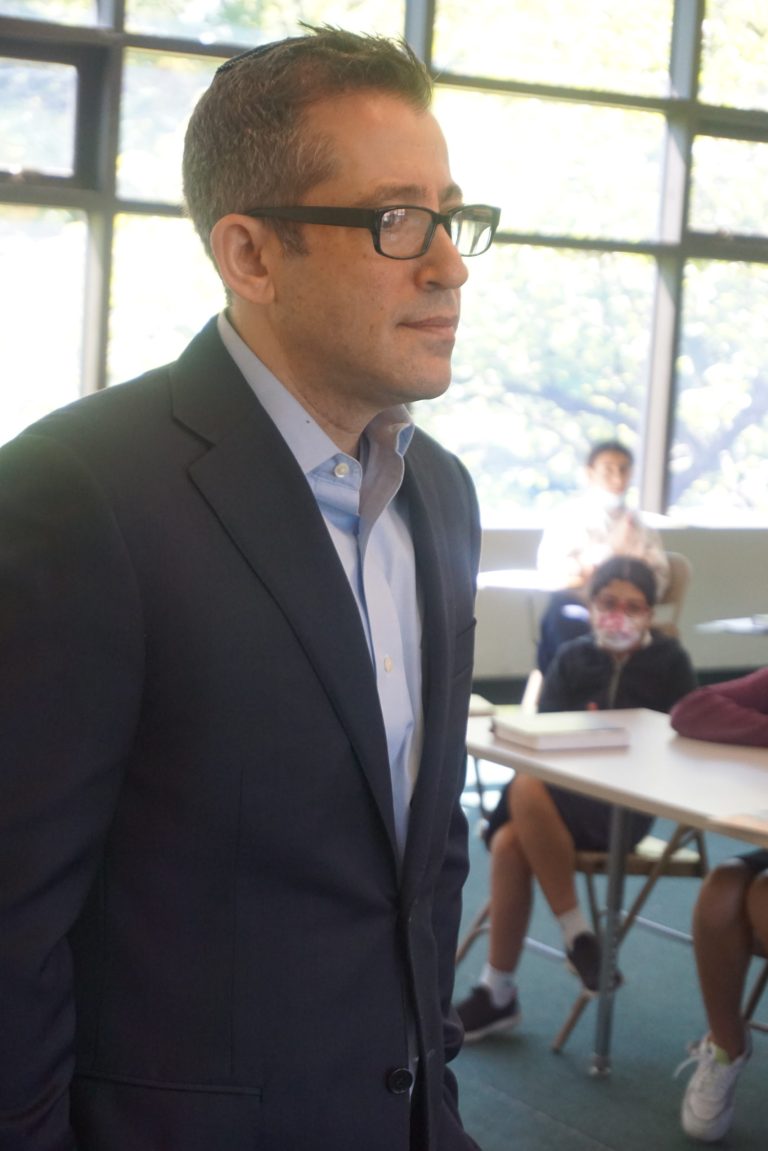 Weinstock speaks with students at Silverstein Hebrew Academy in Great Neck