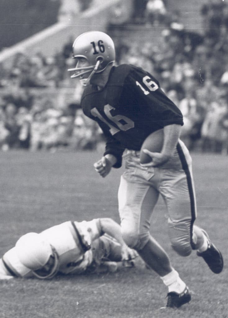 Army great Rollie Stichweh makes 2nd Mineola Athletic Hall of Fame class Army great Rollie Stichweh makes 2nd Mineola Athletic Hall of Fame class