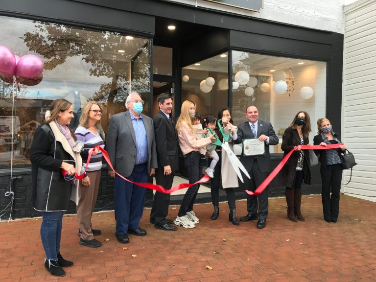 Roslyn Chamber of Commerce hosts ribbon cutting for Wild Little Heart