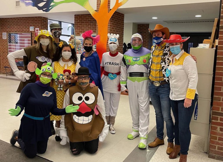 Roslyn Middle School celebrates Halloween Roslyn Middle School celebrates Halloween