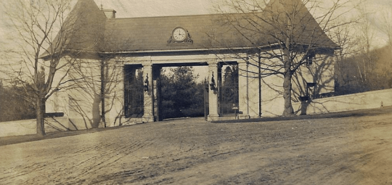 Deed to the Mackay Estate gate lodge transferred to the Village of East Hills Deed to the Mackay Estate gate lodge transferred to the Village of East Hills