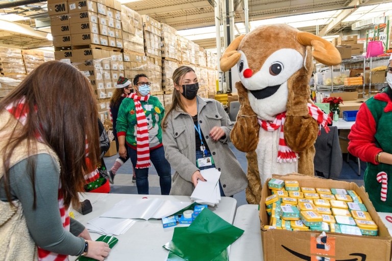 Northwell packs over 2,000 gifts for those in need Northwell packs over 2,000 gifts for those in need