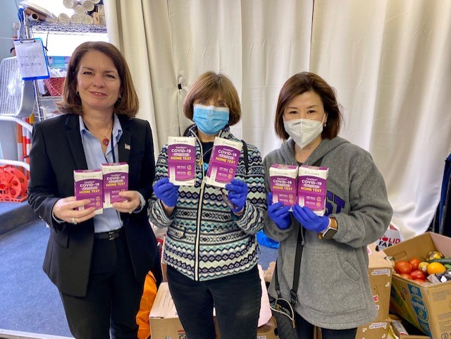 Supervisor DeSena distributes free COVID tests to Shelter Rock Church Food Pantry in Great Neck Supervisor DeSena distributes free COVID tests to Shelter Rock Church Food Pantry in Great Neck