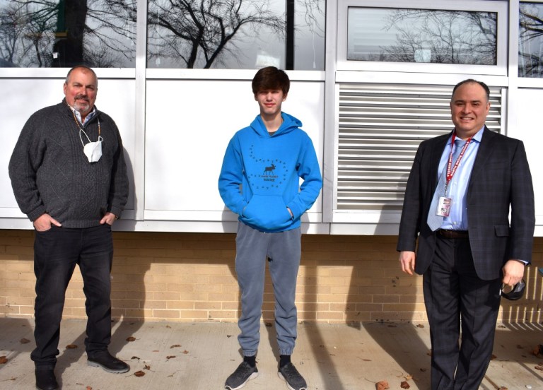 North Shore High School freshman recipient of the 2022 Fifth Annual NYIT Mini-Research Grant Award North Shore High School freshman recipient of the 2022 Fifth Annual NYIT Mini-Research Grant Award