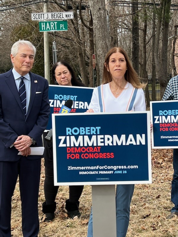 Gun control advocate Linda Beigel Schulman endorses Robert Zimmerman