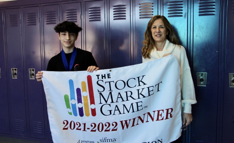 Roslyn Middle School student wins stock market game