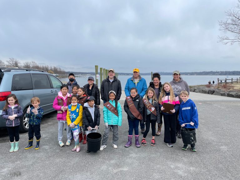 Manorhaven Beach clean-up a success Manorhaven Beach clean-up a success