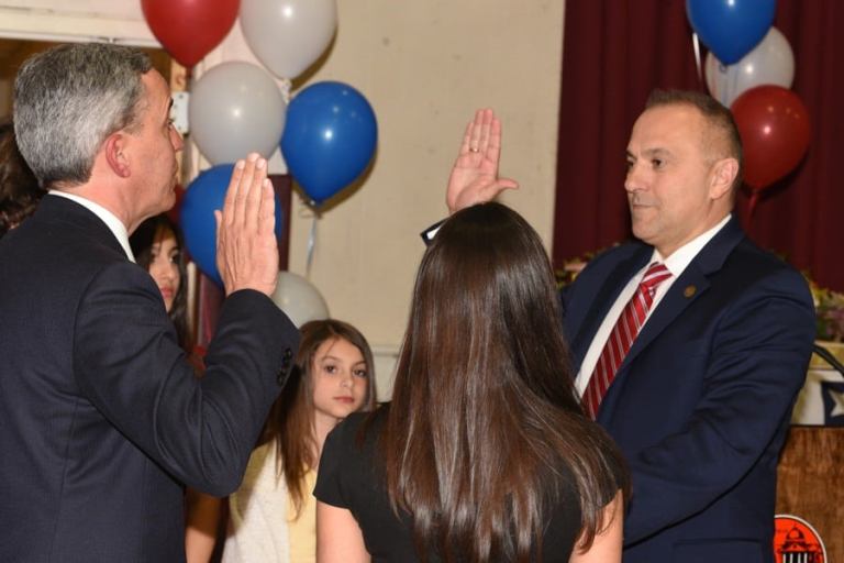 Paul Pereira sworn in as new mayor of Mineola Paul Pereira sworn in as new mayor of Mineola