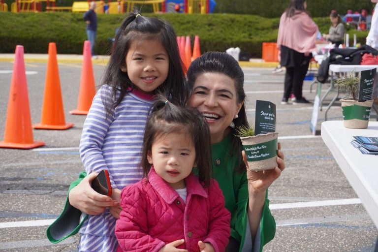 JCC Hosts ‘Plant a Tree with Senator Kaplan’ Earth Day event for kids