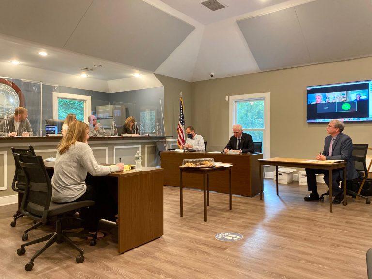 Roslyn Harbor trustees vote to return planned condos near Engineers Country Club