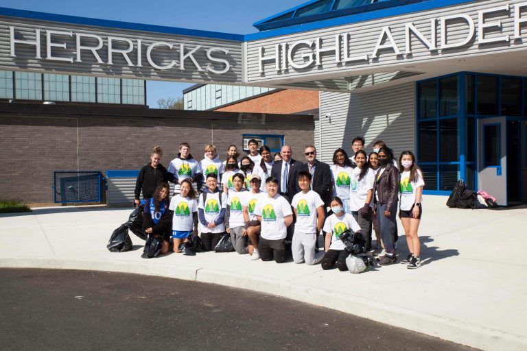 Council Member Zuckerman attends Herricks High School community clean-up