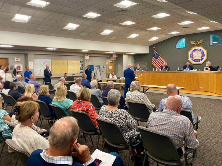 Zoning debate draws huge crowd in North Hills trustees meeting