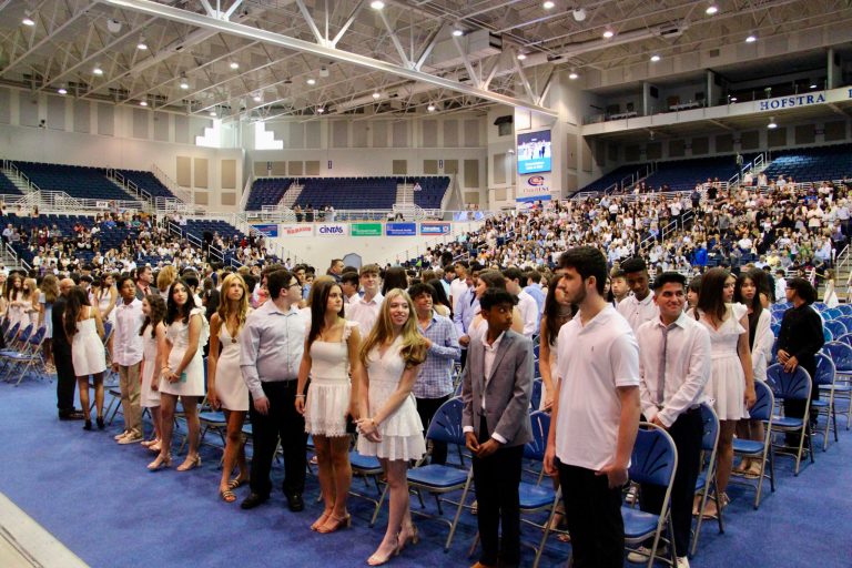 Roslyn Middle School hosts graduation ceremony Roslyn Middle School hosts graduation ceremony