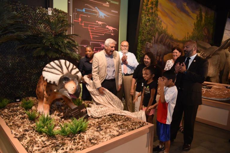 CSTL’s Dinosaurs! and live animals exhibit expands with 2 new animatronic dinosaurs in Rockville Centre