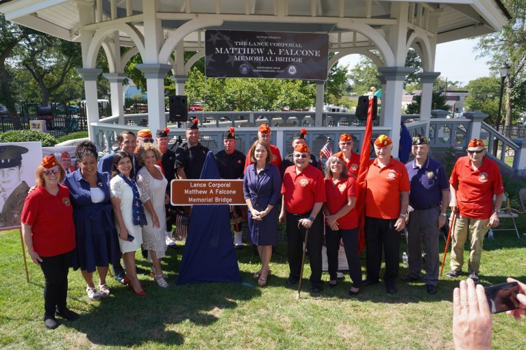 ‘Mr. Manhasset’ remembered with bridge dedication
