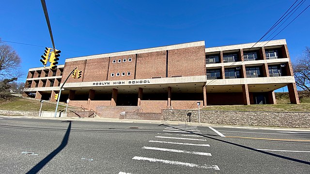 Roslyn ed board honors 26 district retirees