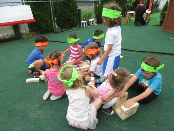 FIELD-DAY-KIDS-BUILDING-WITH-JENGA-BLOCKS-JUNE-2019-scaled-1.jpg