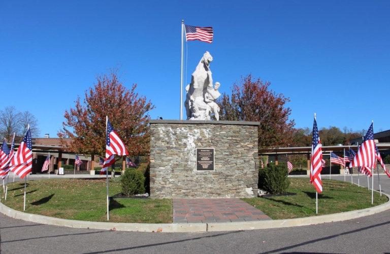 Roslyn schools honors veterans