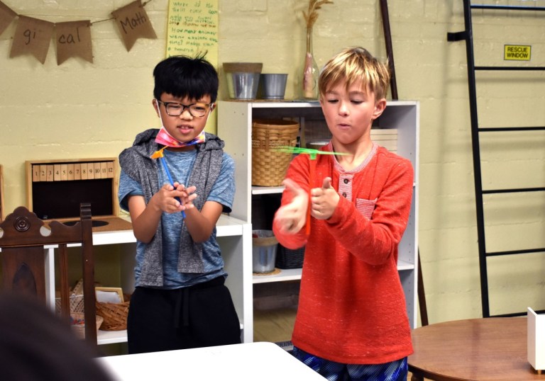 Glenwood Landing 3rd graders engage in science lesson Glenwood Landing 3rd graders engage in science lesson