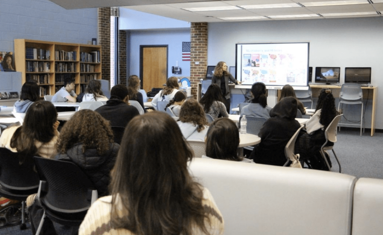 Roslyn High School hosts author Jill Santopolo Roslyn High School hosts author Jill Santopolo