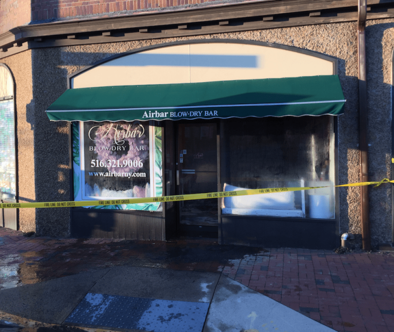 Plaza blow dry bar forced to adapt after pipes burst Plaza blow dry bar forced to adapt after pipes burst