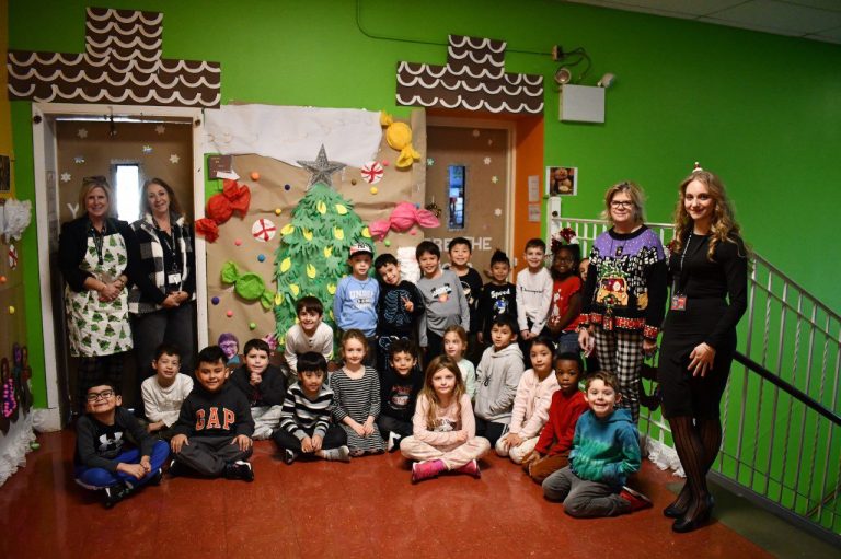 Mineola learners brighten hallways of Hampton with festive decorations