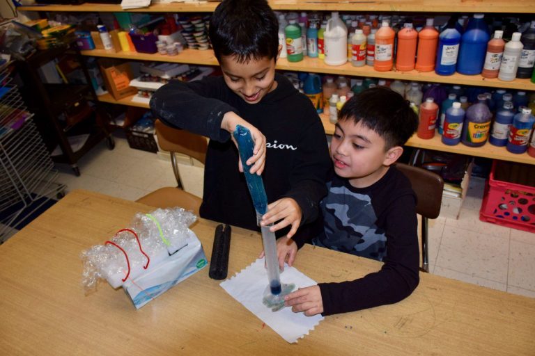 Garden City Park School third graders experiment with keeping ice pops frozen under heat Garden City Park School third graders experiment with keeping ice pops frozen under heat