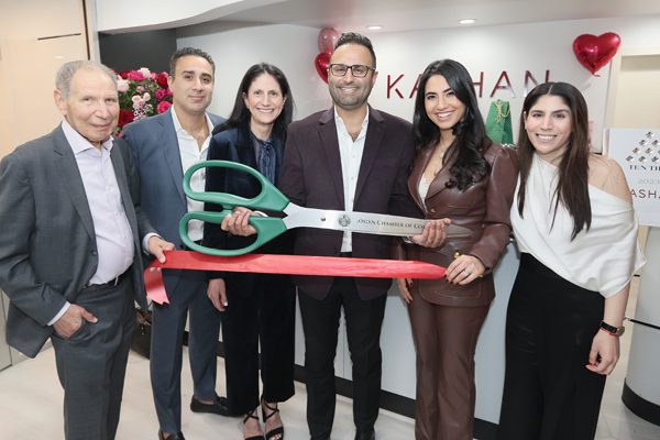 Greater Roslyn Chamber of Commerce ribbon cutting for Dr. David Kashan