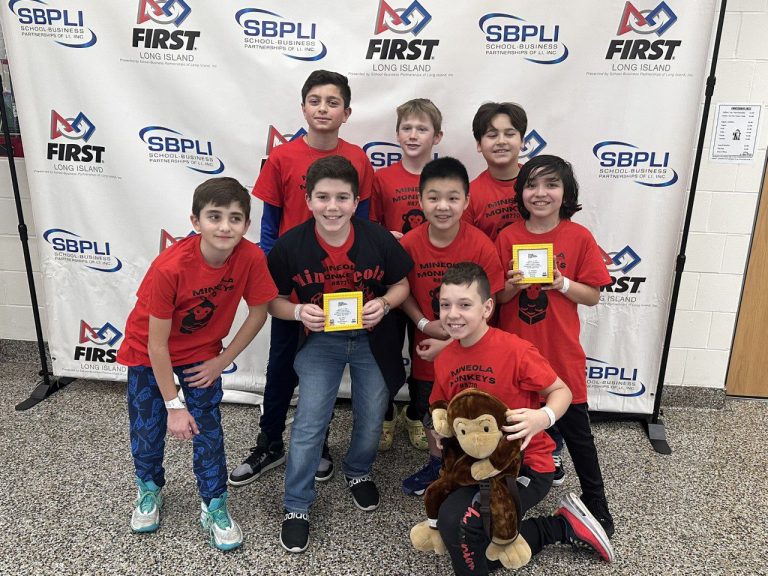 Mineola robotics team scores at qualifying competition