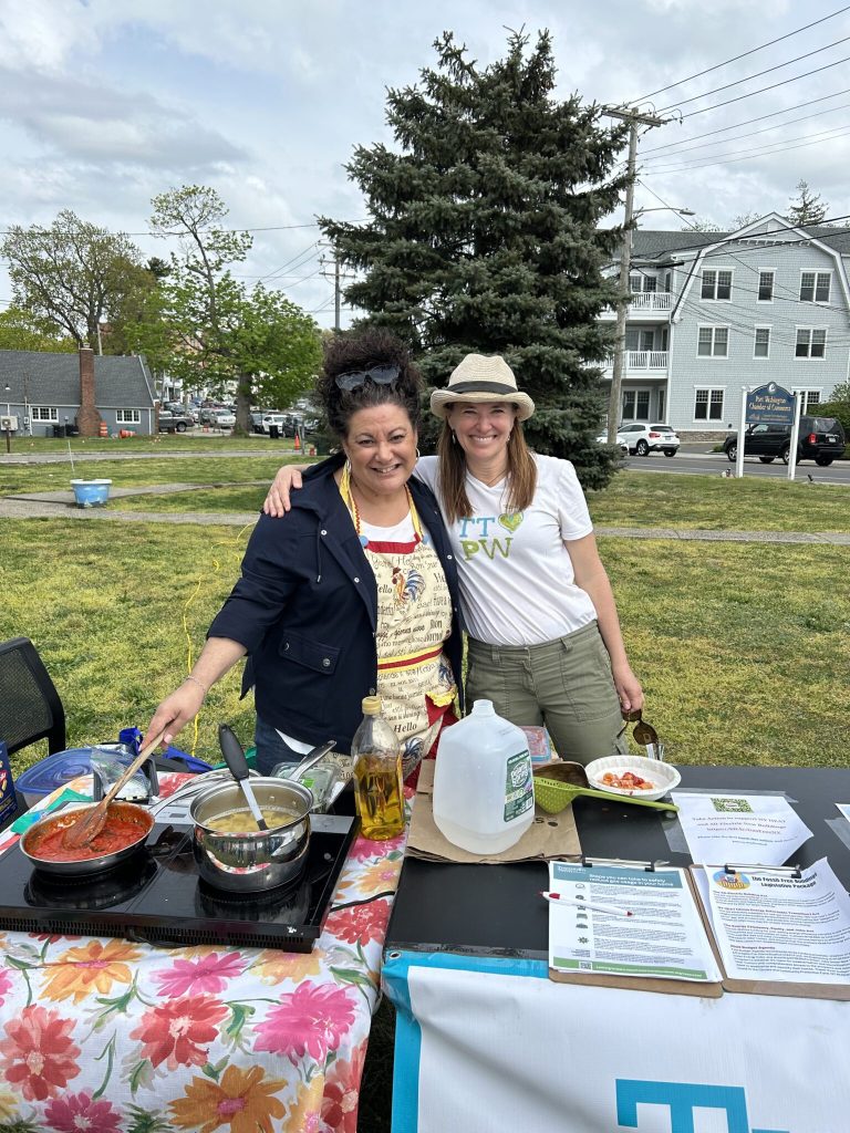 Assemblywoman Sillitti demonstrates induction stove top at Earth Day event Assemblywoman Sillitti demonstrates induction stove top at Earth Day event
