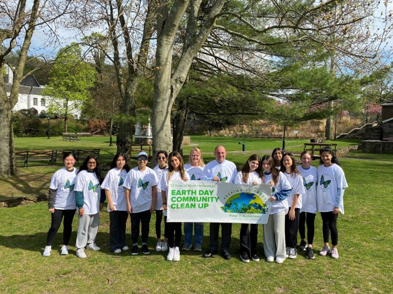 Council Member Peter Zuckerman organizes Earth Day cleanup with Roslyn High School Environmental Science Club