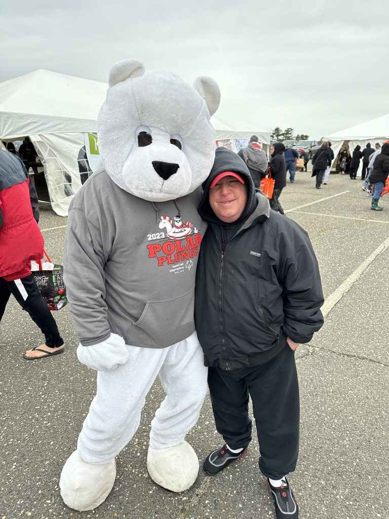 G.N’s Lipinsky sets new fundraising record at 2023 ‘Freezin’ for a Reason’ polar plunge
