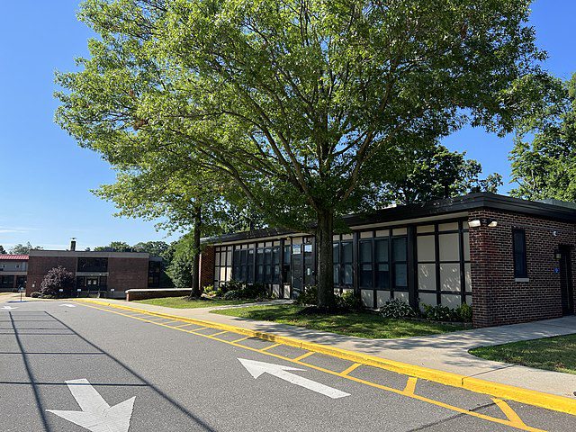 Correction: Roslyn Heights School will have kindergarten