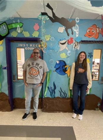Roslyn Middle School door decorating competition Roslyn Middle School door decorating competition