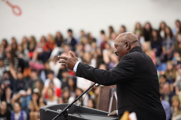 Jim Brown, football great and  civil rights activist whose career began in Manhasset, dies at 87