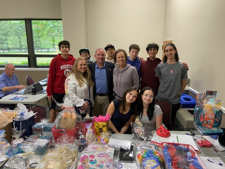 Council Member Zuckerman attends Village of East Hills summer blood drive