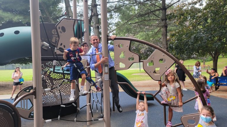 Manhasset kindergartners swing into school with first annual Welcome Playdate