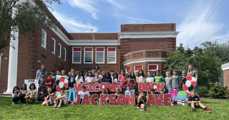 Mineola spirit shines bright like the sun on first day of school